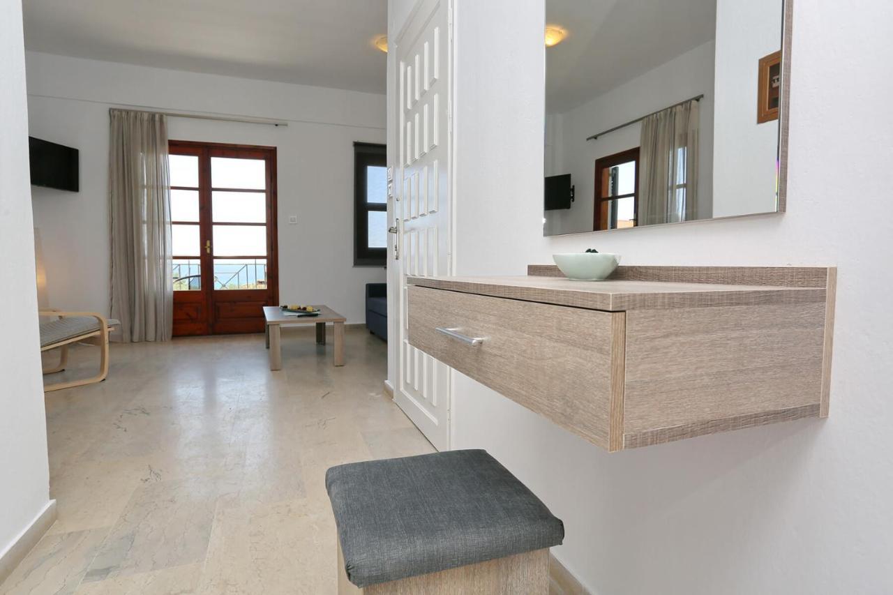 Merida Apartments Mola Kalyva Luaran gambar